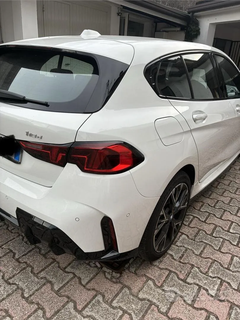 BMW 118D 2024 photo 2