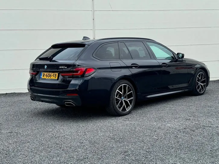 BMW 5 Series 2022 photo 2