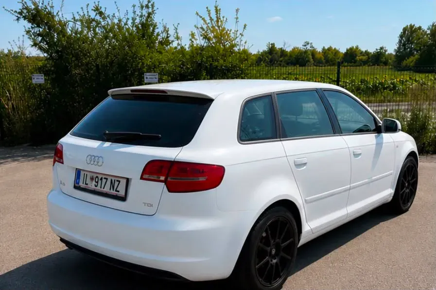 Audi A3 2011 photo 2
