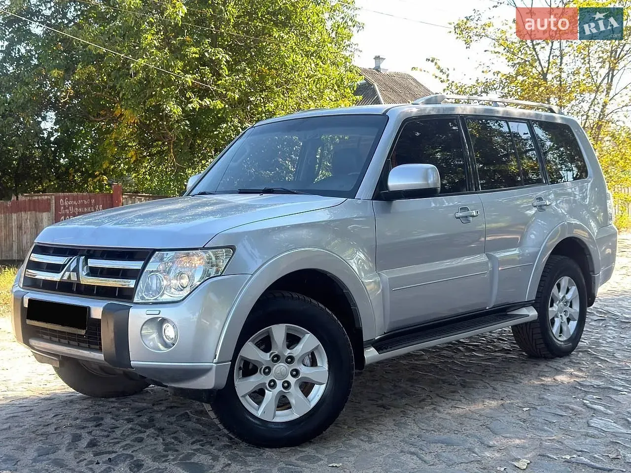 Mitsubishi Pajero 2011 photo 2