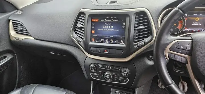Jeep Cherokee 2014 photo 3