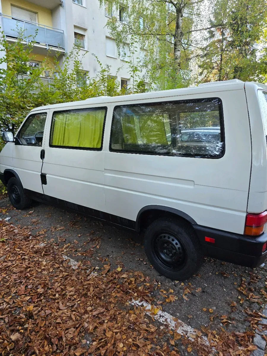Volkswagen T4 1993 photo 2