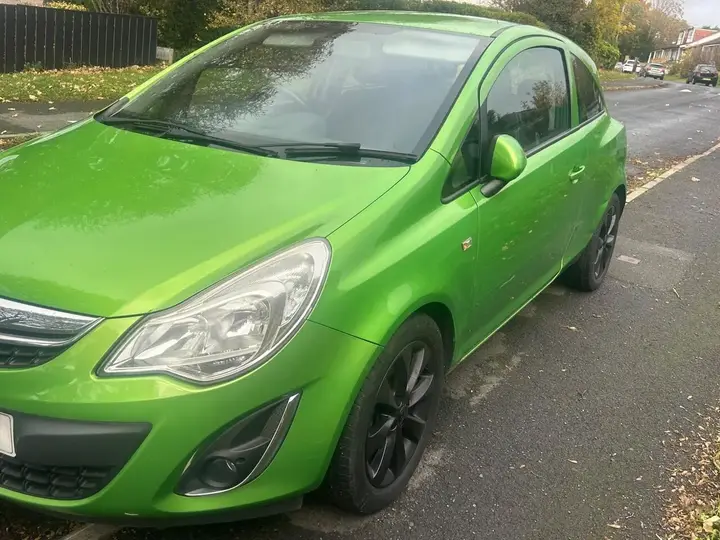 Vauxhall Corsa 2013 photo 2