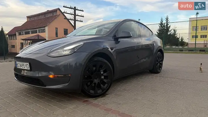 Tesla Model Y 2022 photo 2