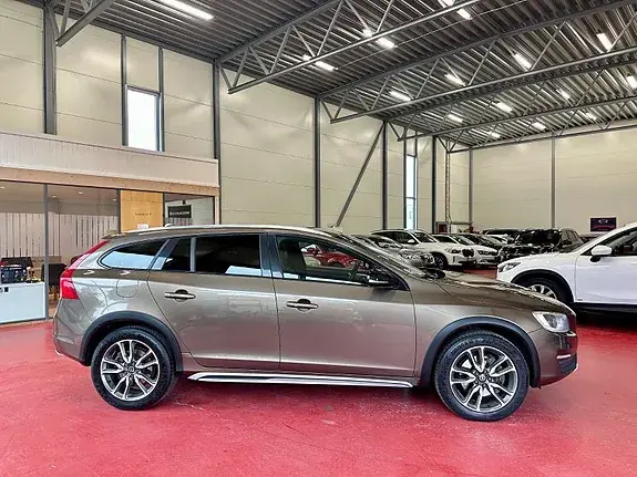 Volvo V60 Cross Country 2017 photo 3
