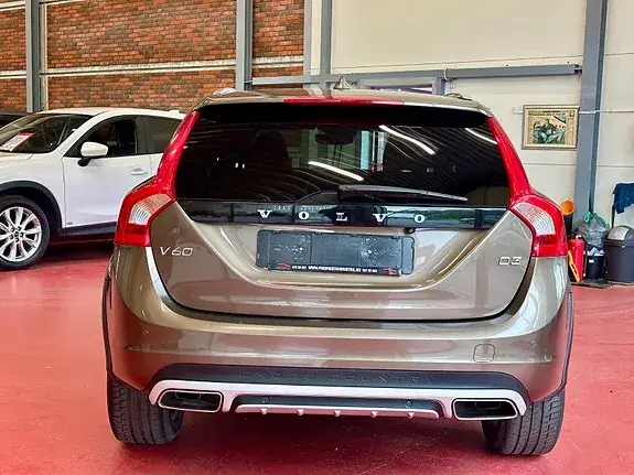 Volvo V60 Cross Country 2017 photo 5