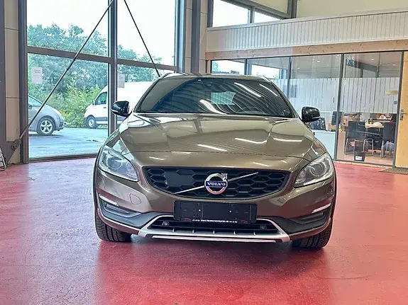 Volvo V60 Cross Country 2017 photo 2