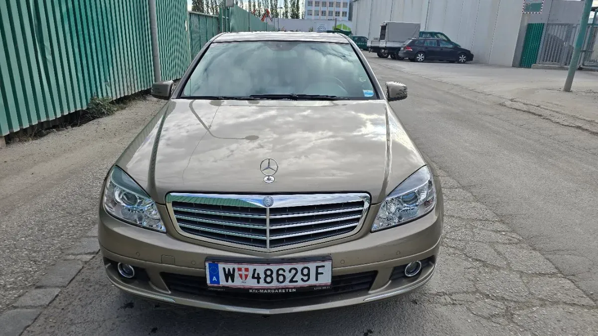 Mercedes-Benz C-Class 2010 photo 2