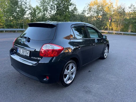 Toyota Auris 2011 photo 5
