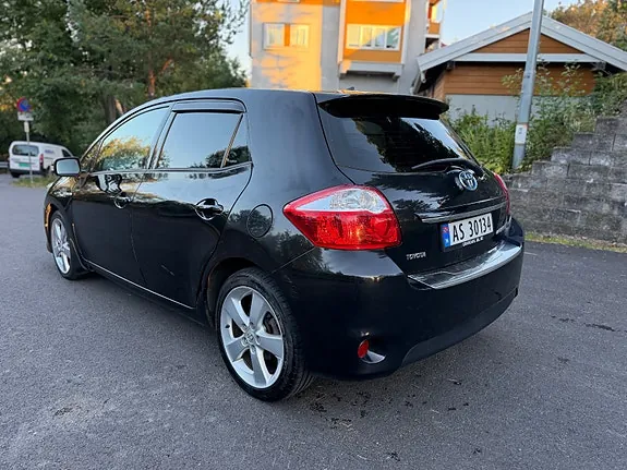 Toyota Auris 2011 photo 3