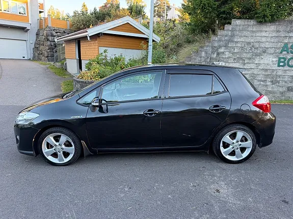 Toyota Auris 2011 photo 2
