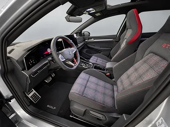 Volkswagen Golf I 2026 photo 2