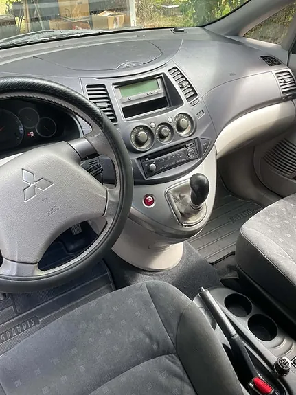 Mitsubishi Grandis 2004 photo 4