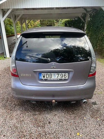 Mitsubishi Grandis 2004 photo 3