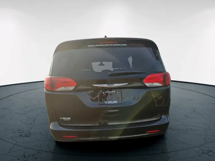 Chrysler Grand Caravan 2021 photo 4