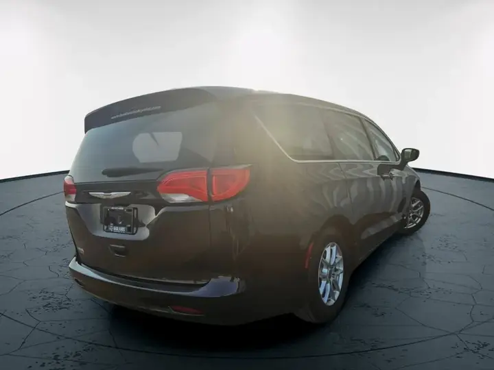Chrysler Grand Caravan 2021 photo 5