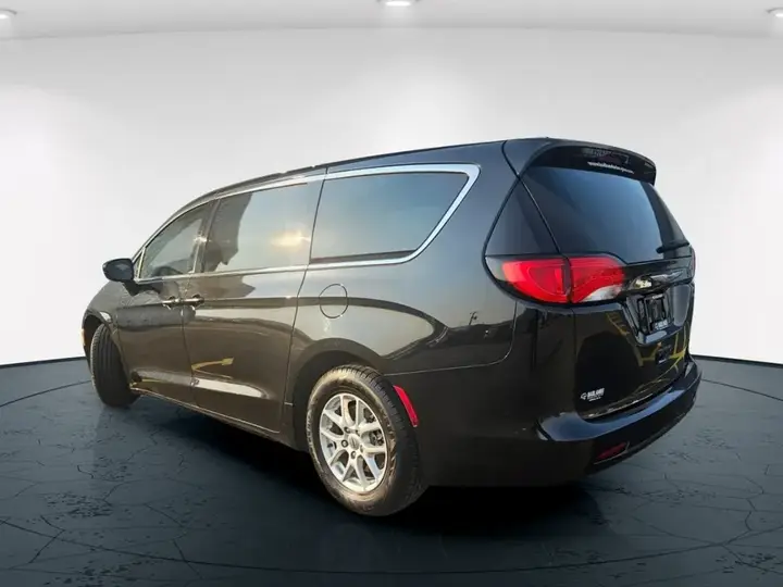 Chrysler Grand Caravan 2021 photo 3