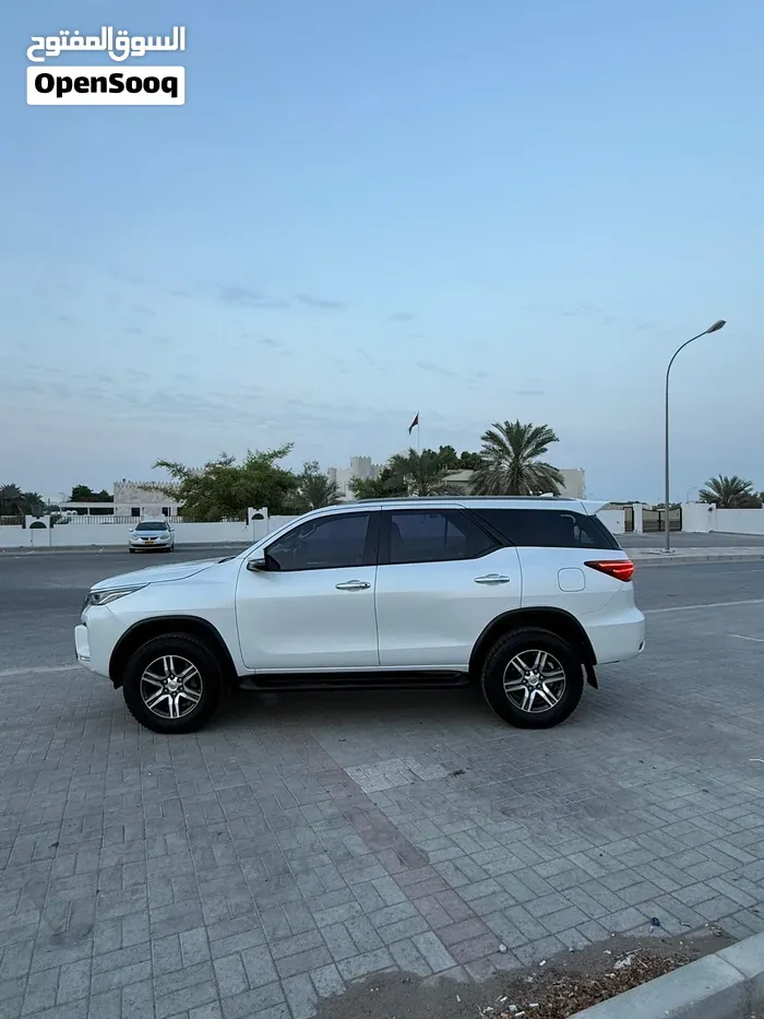 Toyota Fortuner 2023 photo 3