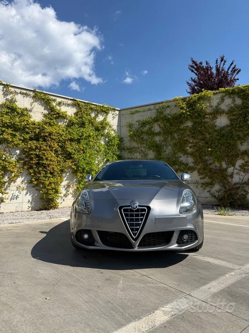Alfa Romeo Giulietta 2013 photo 2