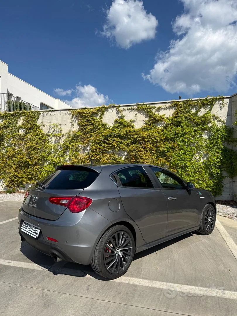 Alfa Romeo Giulietta 2013 photo 5