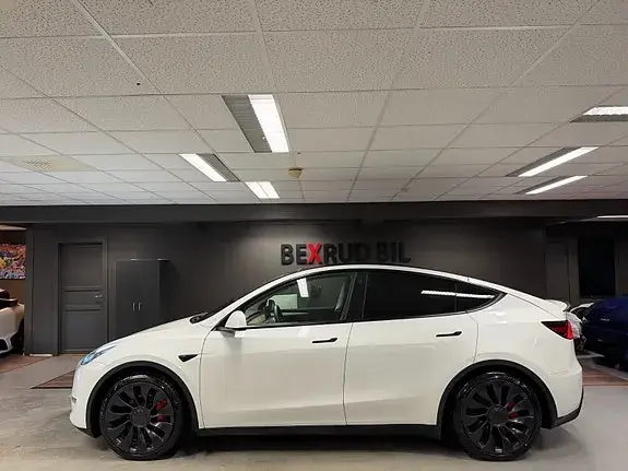 Tesla Model Y 2023 photo 2