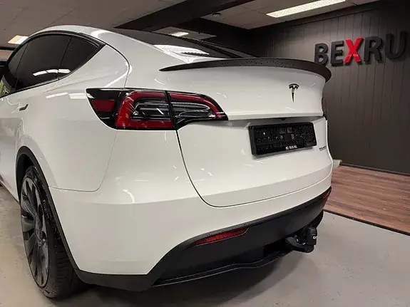 Tesla Model Y 2023 photo 4