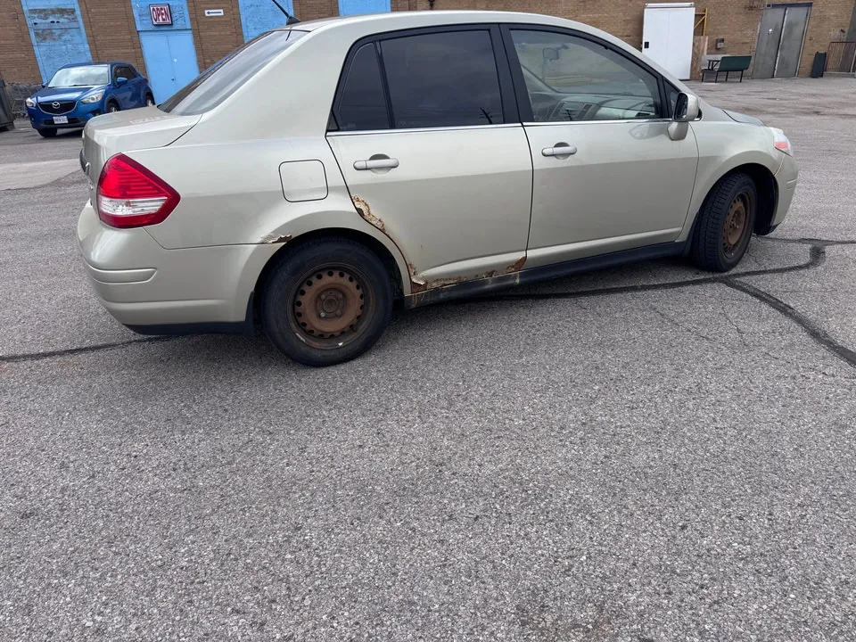 Nissan Versa 2007 photo 3