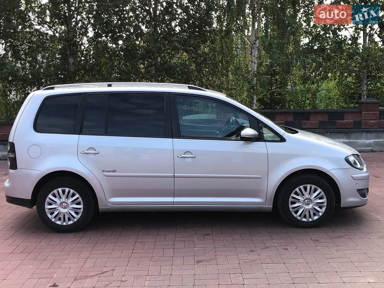 Volkswagen Touran 2010 photo 5