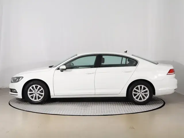 Volkswagen Passat 2015 photo 2