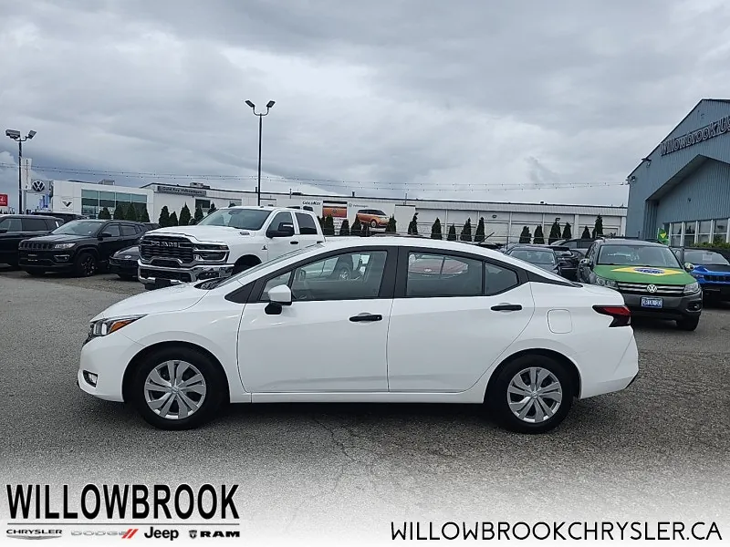 Nissan Versa 2024 photo 2