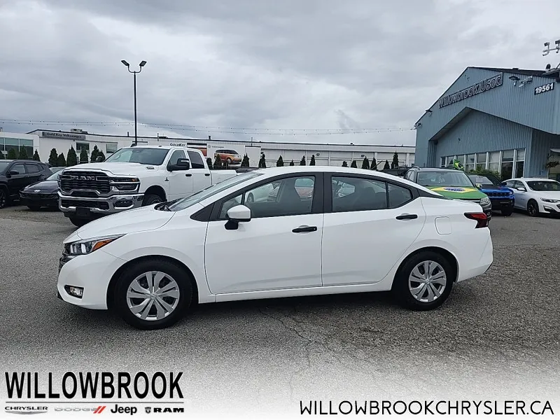 Nissan Versa 2024 photo 3