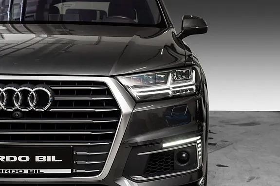 Audi Q7 2017 photo 4