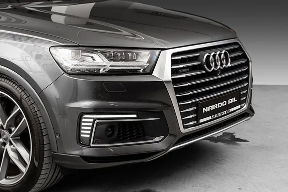 Audi Q7 2017 photo 2