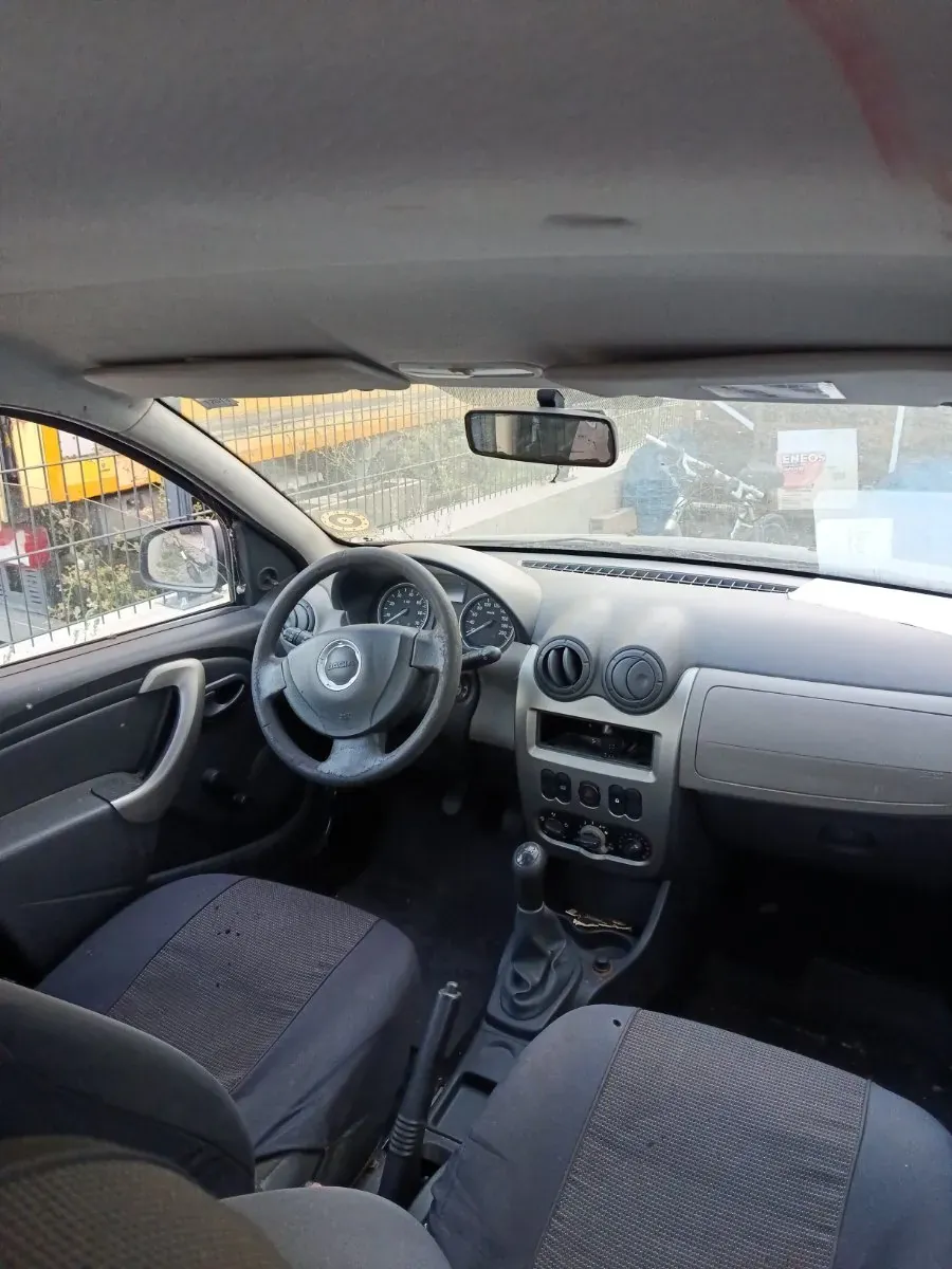 Dacia Sandero 2010 photo 3