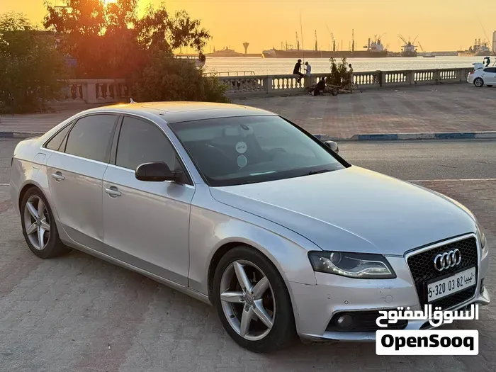 Audi A4 2011 photo 2