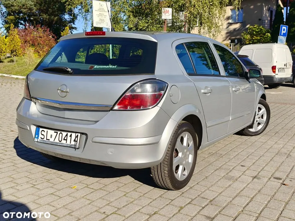 Opel Astra 2009 photo 2