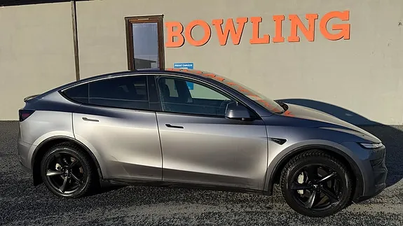 Tesla Model Y 2025 photo 3