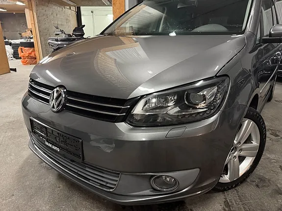 Volkswagen Touran 2011 photo 2