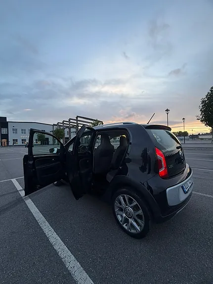 Volkswagen Up 2014 photo 3