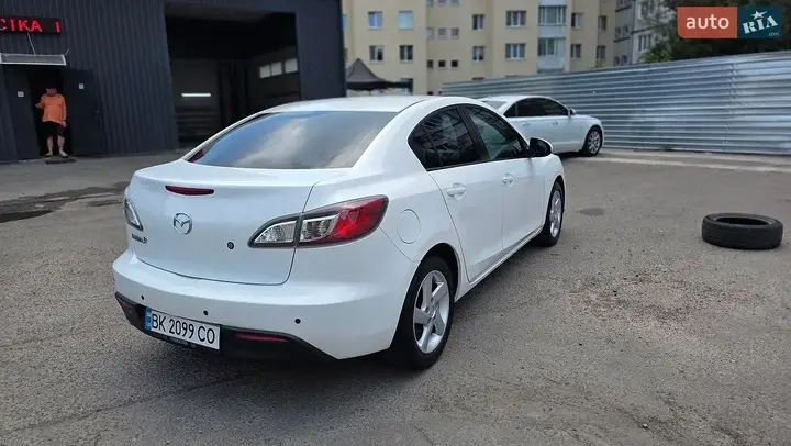 Mazda 3 2010 photo 4