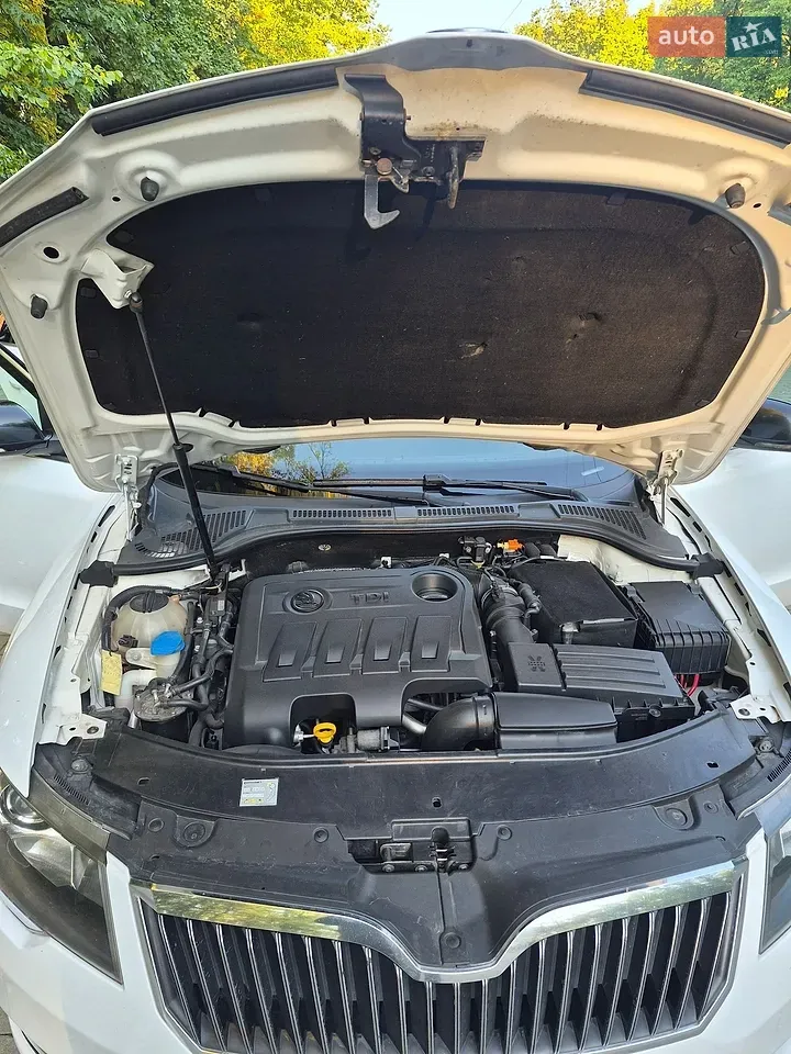 Skoda Superb 2015 photo 2