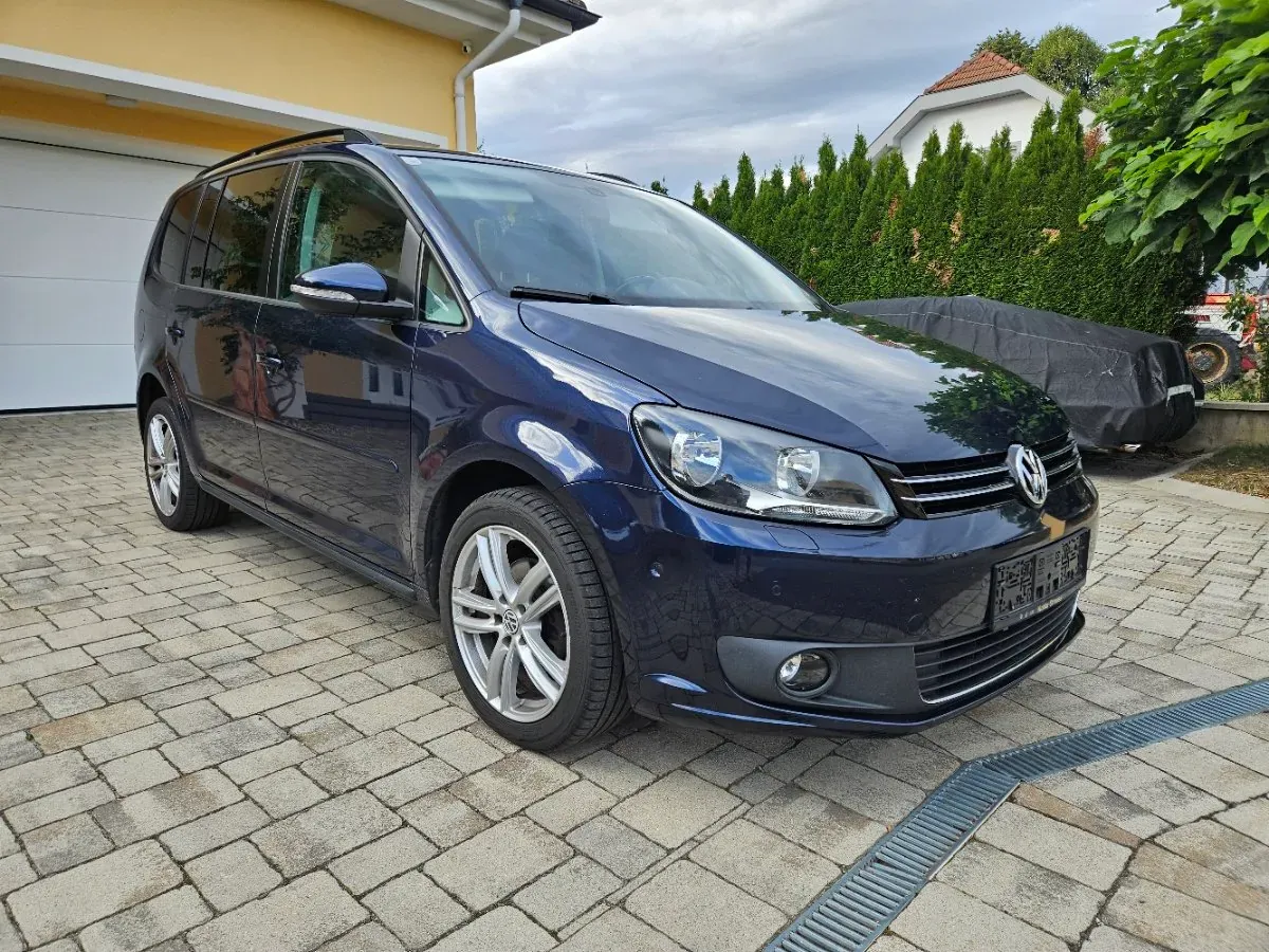 Volkswagen Touran 2012 photo 2