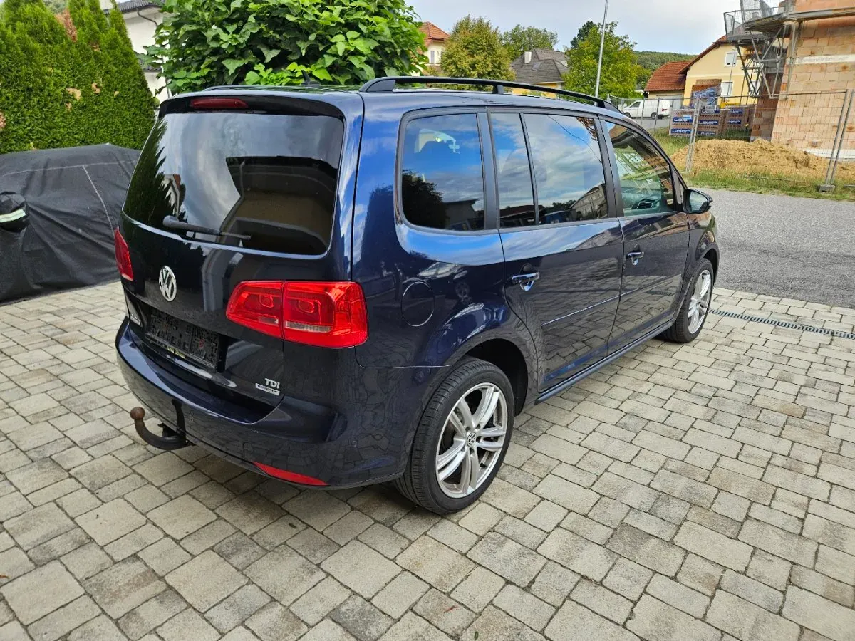 Volkswagen Touran 2012 photo 3
