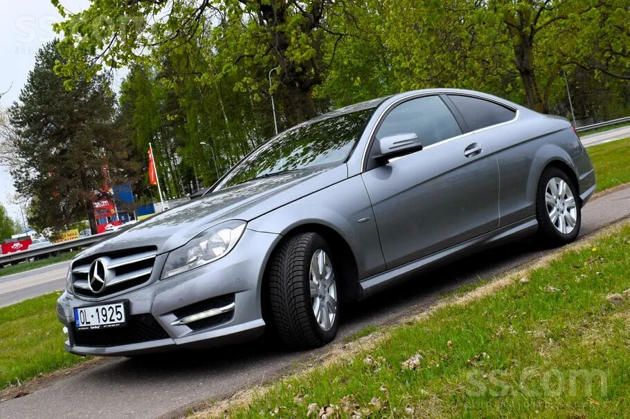 Mercedes-Benz C220 Coupe 2011 photo 3