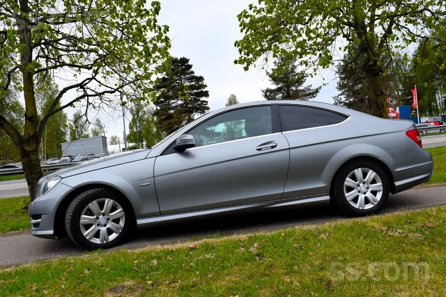 Mercedes-Benz C220 Coupe 2011 photo 4