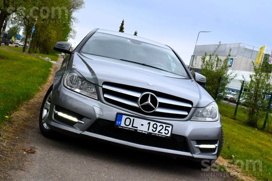 Mercedes-Benz C220 Coupe 2011 photo 2