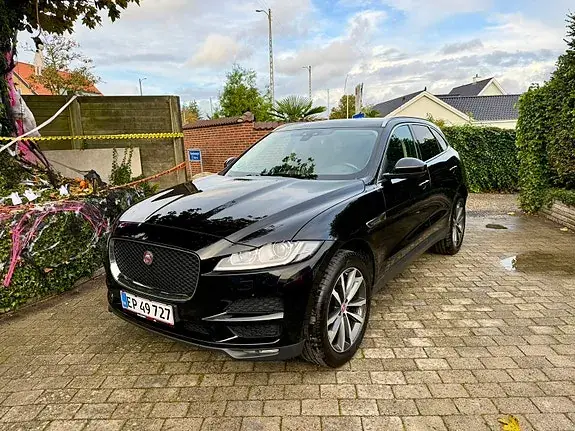 Jaguar F-Pace 2017 photo 2