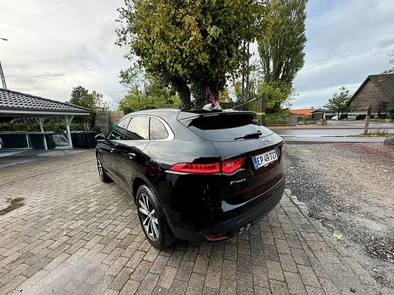 Jaguar F-Pace 2017 photo 5