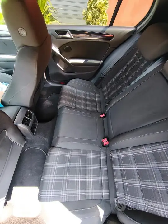 Volkswagen Golf 2010 photo 5