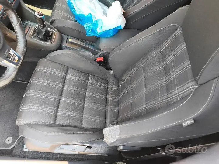 Volkswagen Golf 2010 photo 4